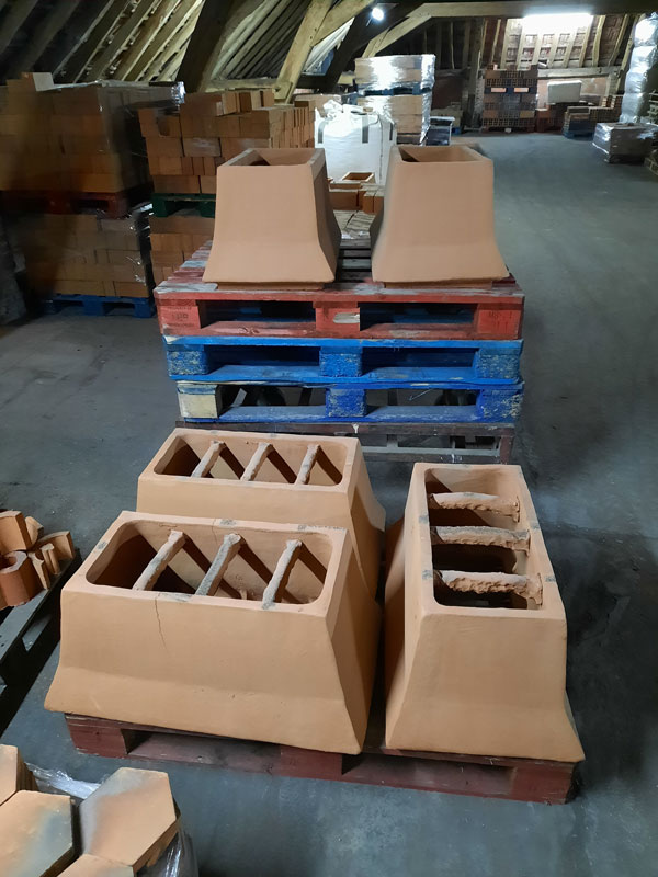 Renaissance du Patrimoine: Les Mitres de la Sologne sur le toit du Château de Versaille